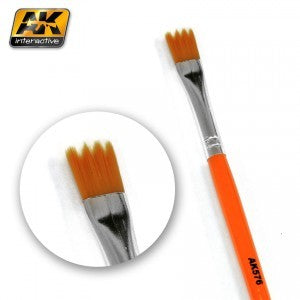 AK Interactive 	Saw Shape Weathering Brush AK-576